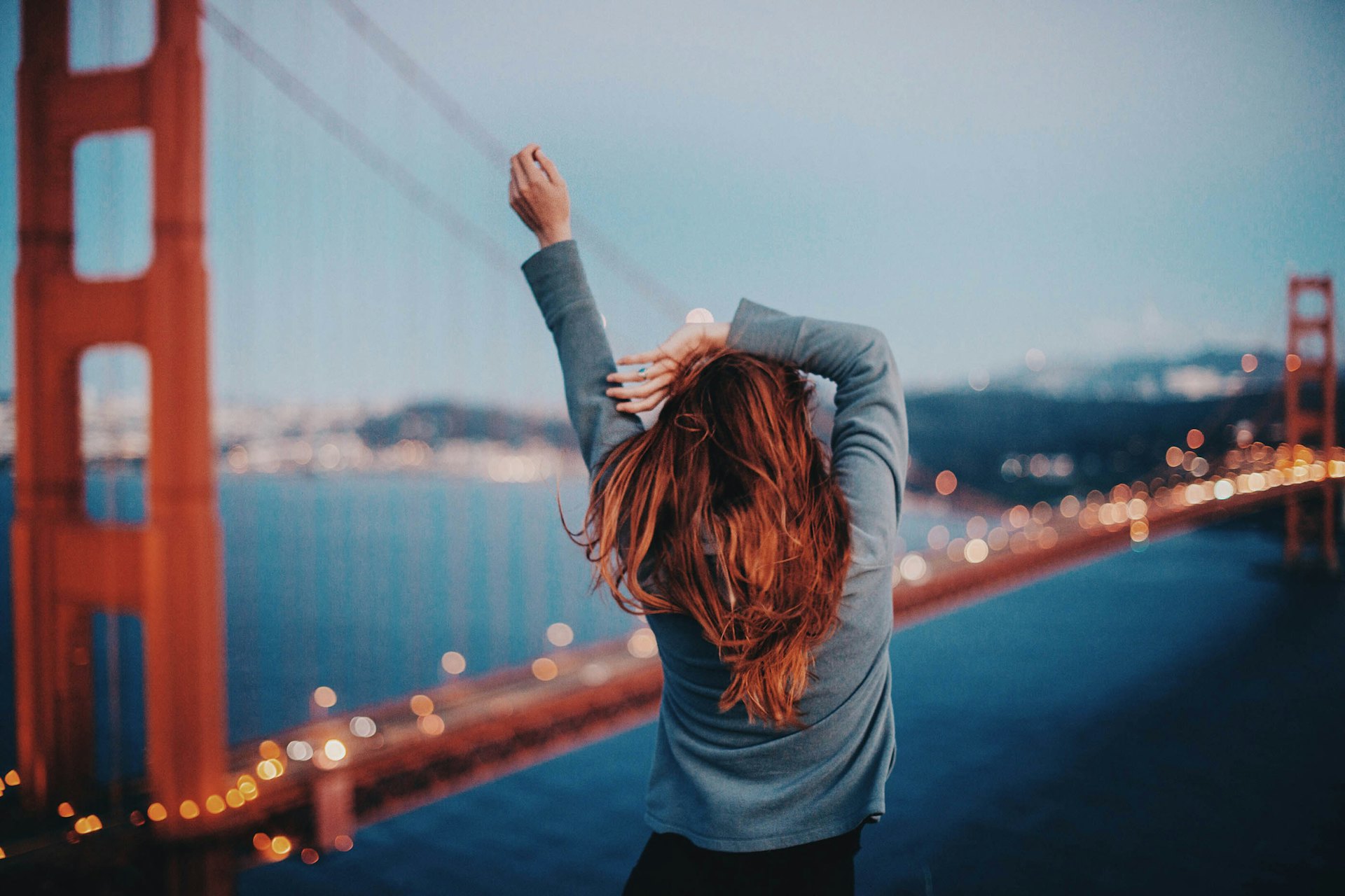 Young woman with Golden Gate Bridge in the background, San Francisco